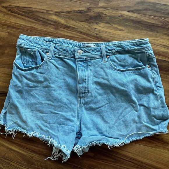 PAIGE cutoff denim short - Picture 3 of 6